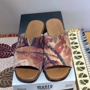 Munro Aruba Women's Artistic Multi Print Soft Suede Mules Shoes Sz 5 M